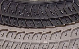 Cleaning of tire moulds, etc