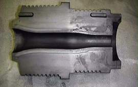 Mould cleaning in glass industry