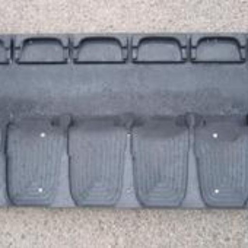 Deburring plastic parts