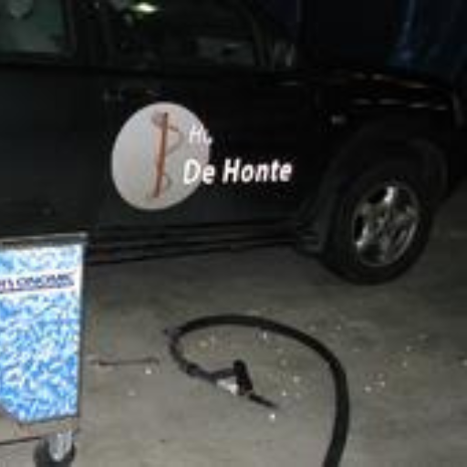 Removing publicity labels from cars & trucks