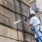 Dry ice grit blasting on constructions